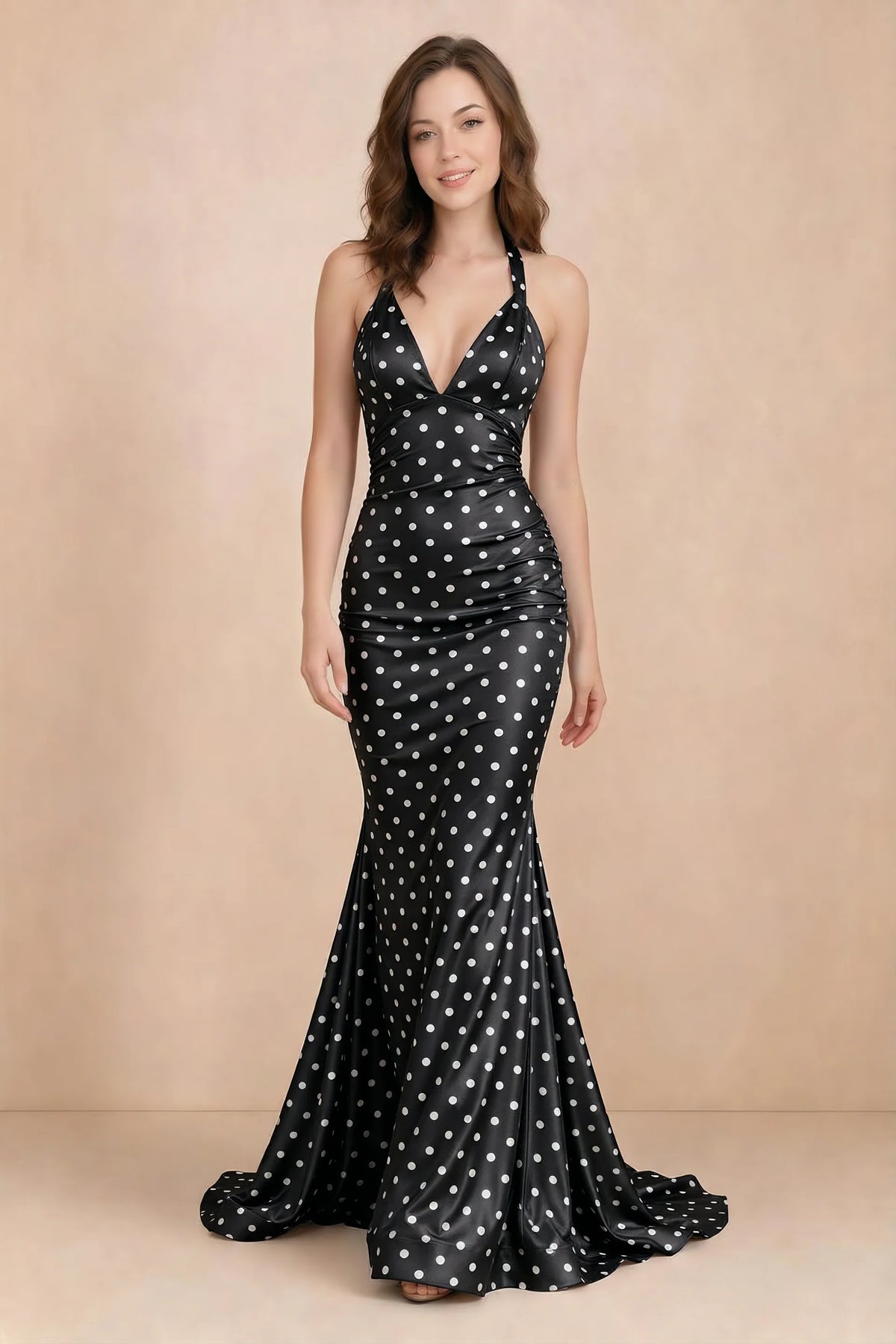 Vestido largo Elodie negro con lunares, fruncido, cuello en V y corte sirena