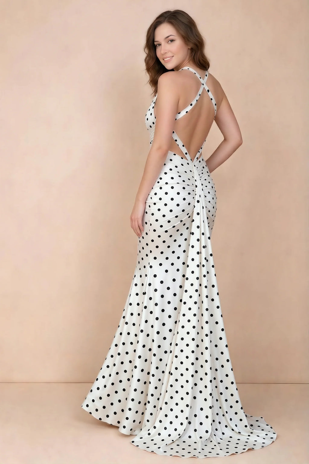 Vestido largo Elodie blanco con lunares, escote en V fruncido y corte sirena