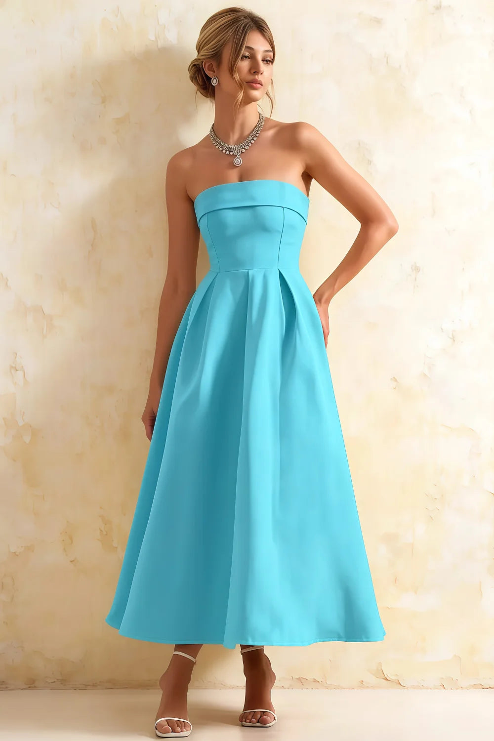 Vestido midi sin tirantes Gwen Aqua | Elegante vestido de fiesta plisado Imagen principal del producto