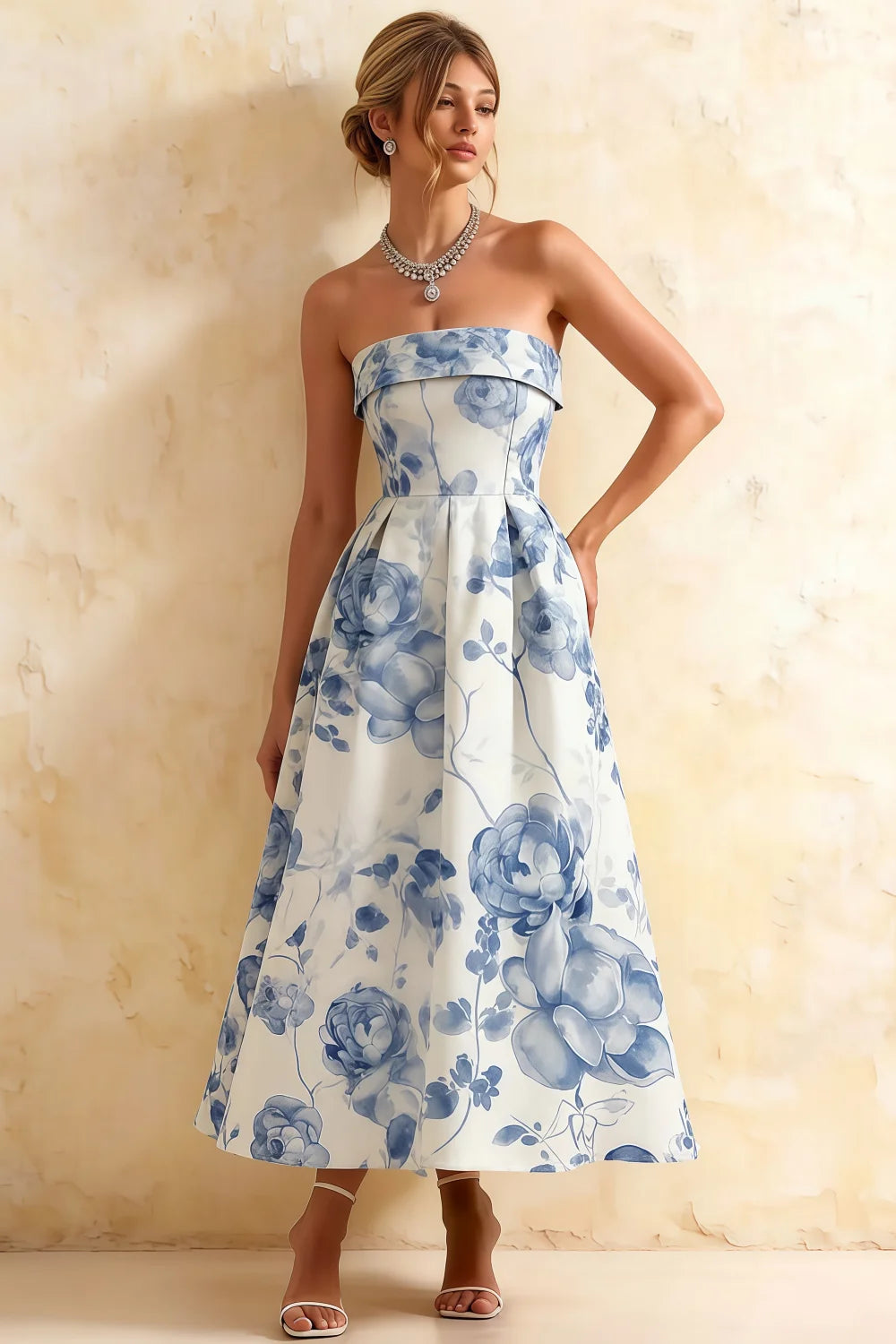 Vestido midi sin tirantes floral azul y blanco Gwen Imagen principal del producto