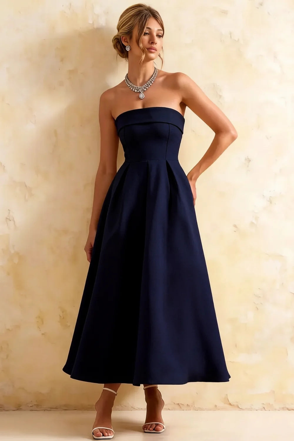 Vestido Midi Sin Tirantes Gwen Azul Marino | Elegante Vestido de Cóctel Plisado Imagen principal del producto