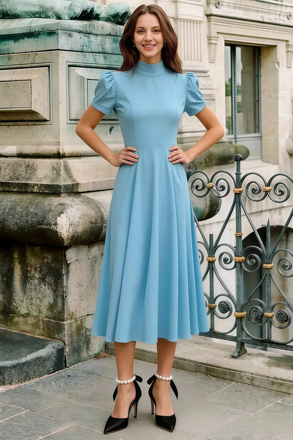 Vestido midi Iris azul bebé de crepé buzo con cuello alto