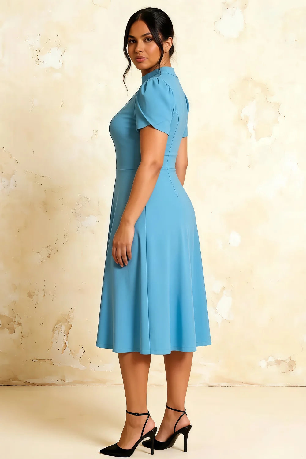 Vestido midi Iris azul bebé de crepé buzo con cuello alto
