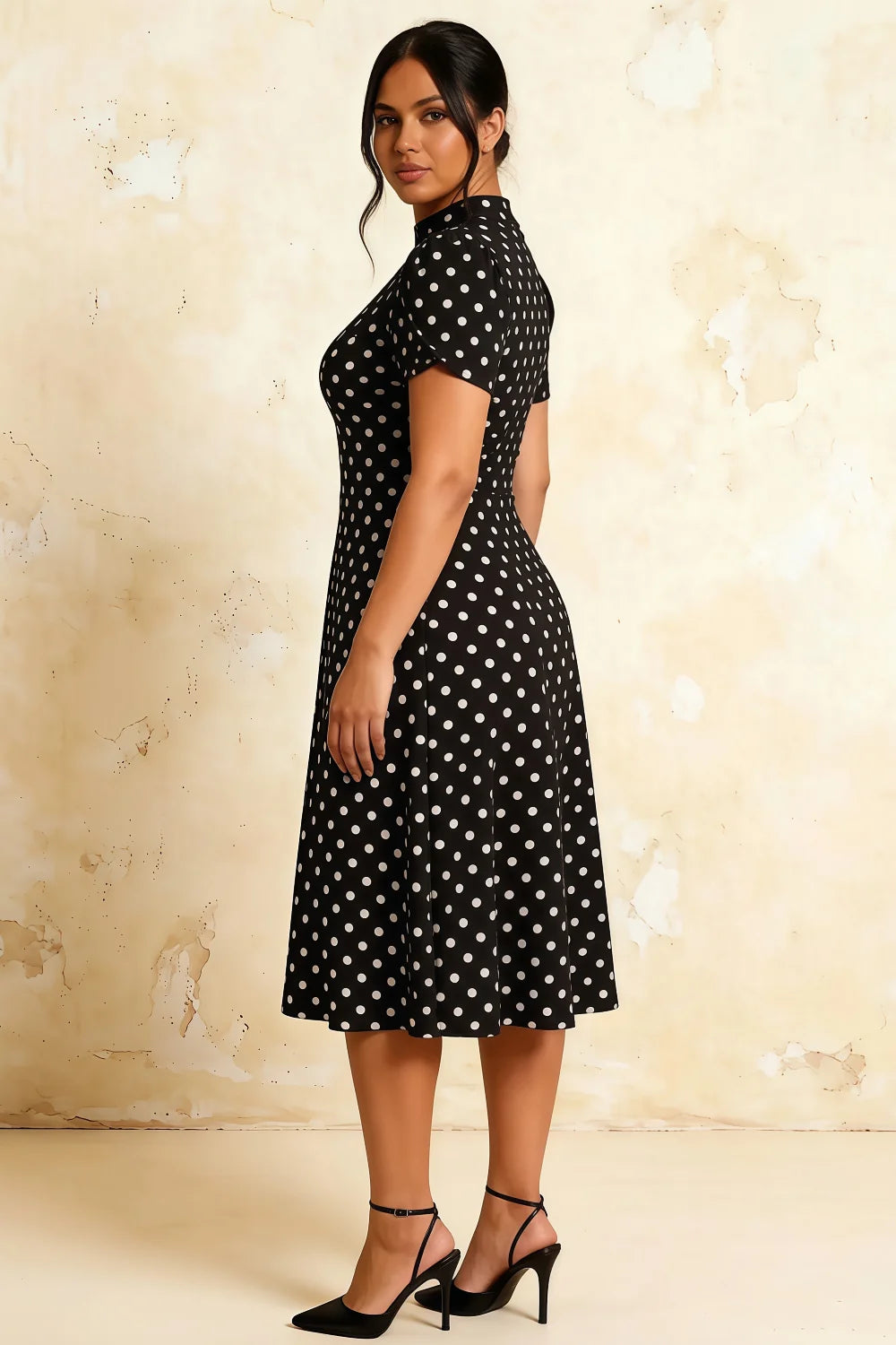 Vestido midi de cuello alto Iris negro con lunares