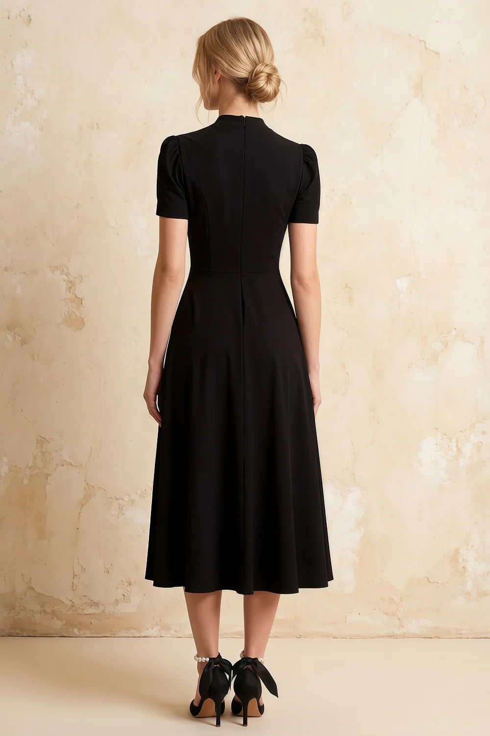 Vestido Midi de Cuello Alto de Neopreno Elástico Iris Negro