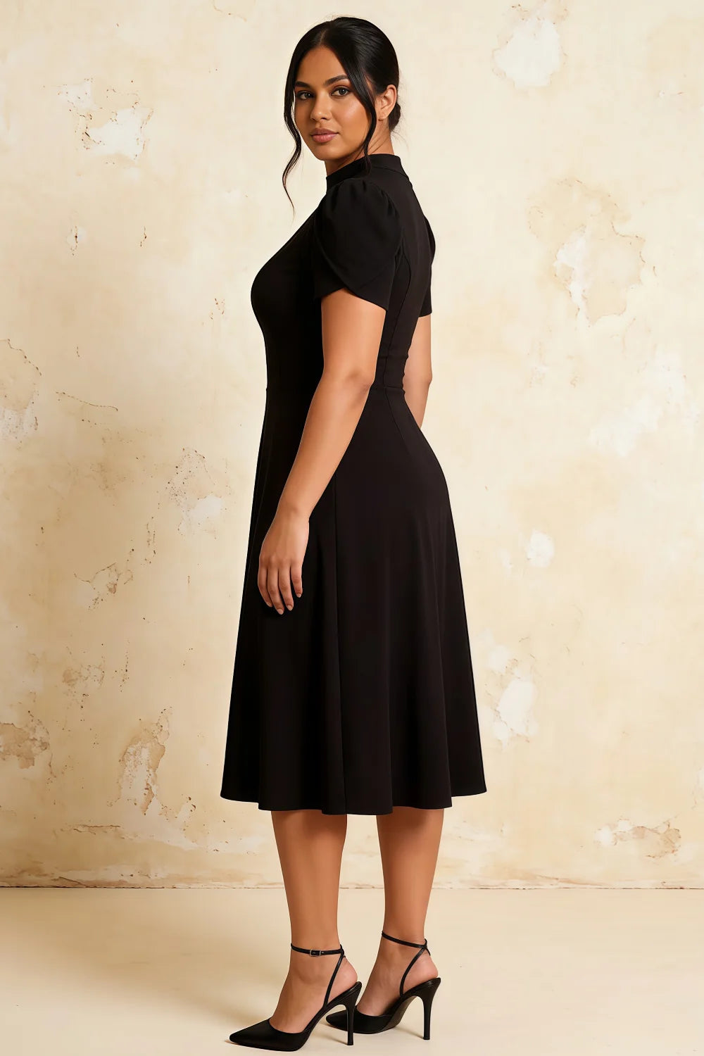Vestido Midi de Cuello Alto de Neopreno Elástico Iris Negro