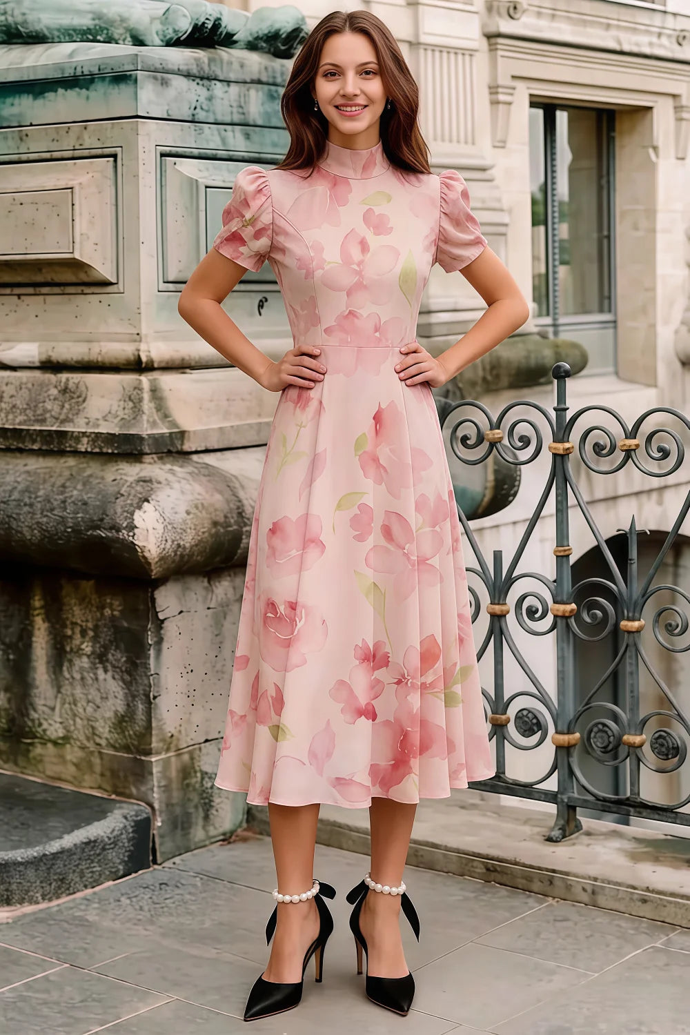 Vestido midi con cuello alto y estampado floral Iris en rosa claro Imagen secundaria del producto