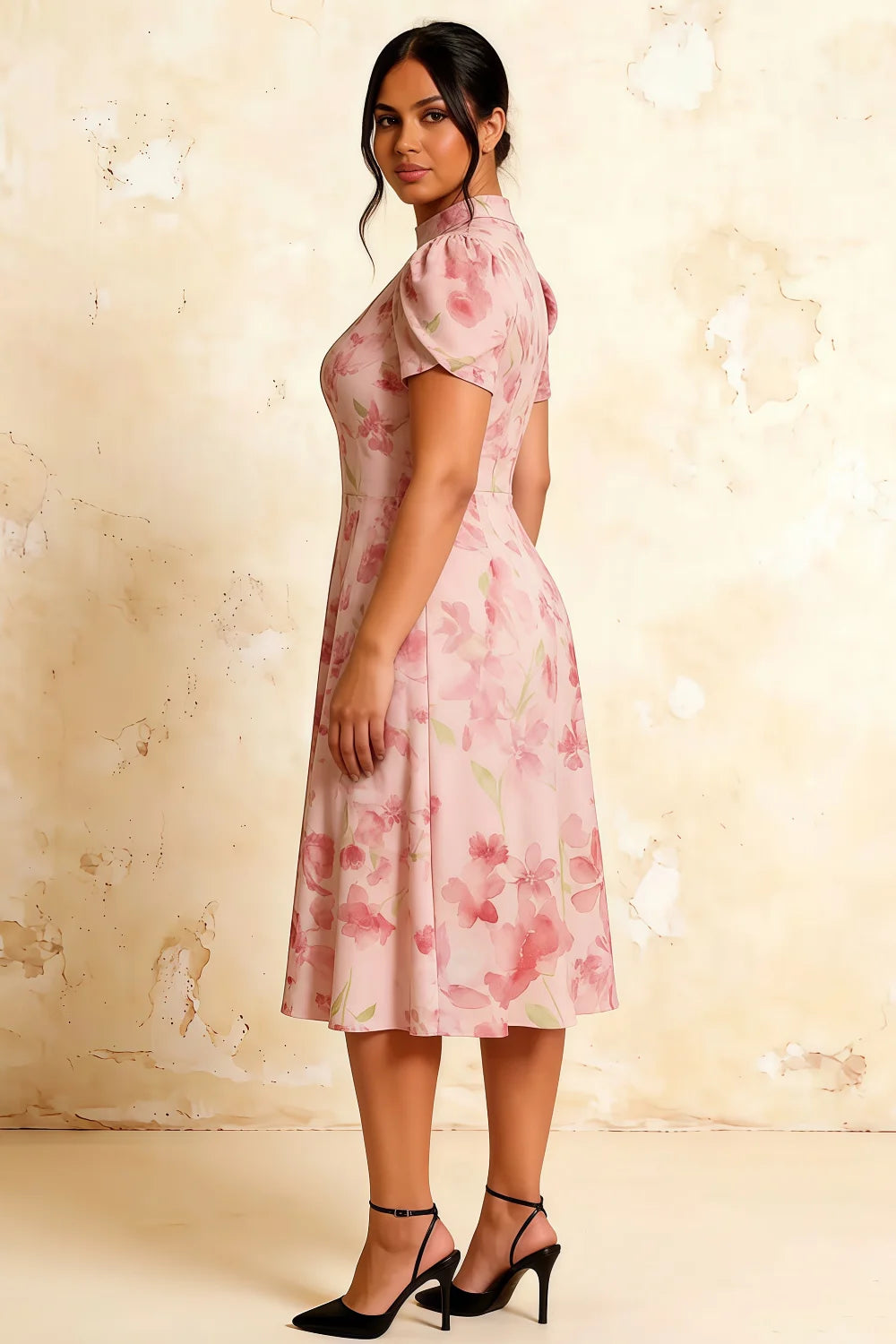 Vestido midi con cuello alto y estampado floral Iris en rosa claro