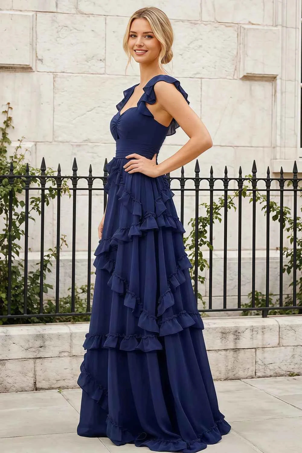 Vestido largo de gasa azul marino Johanna con volantes y recortes Imagen secundaria del producto