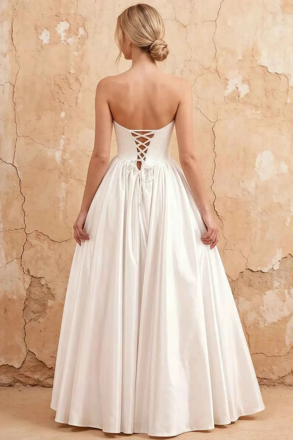 Vestido largo de corsé línea A de satén blanco Kathryn Imagen secundaria del producto
