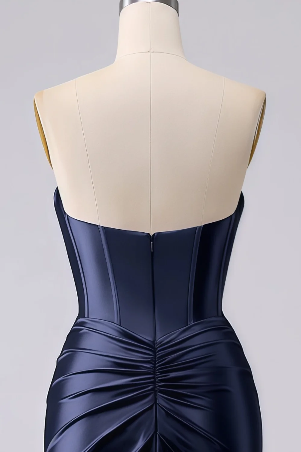 Vestido largo Kristen de satén azul marino con aberturas y nudo delantero