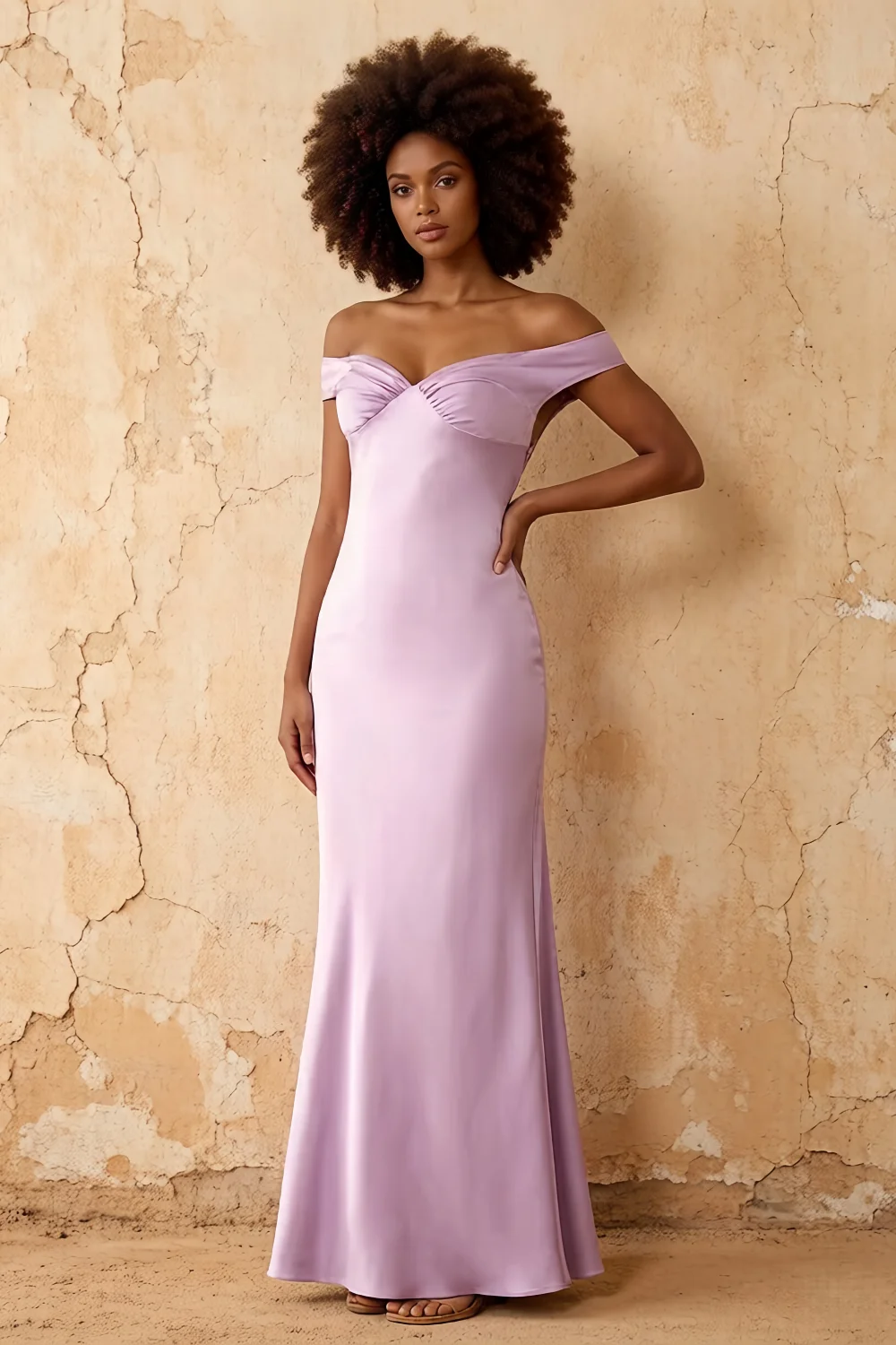 Vestido largo de satén lila de Marina con hombros descubiertos