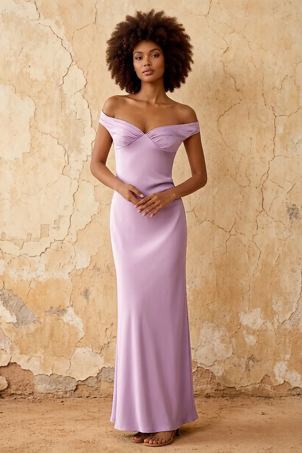 Vestido largo de satén lila de Marina con hombros descubiertos