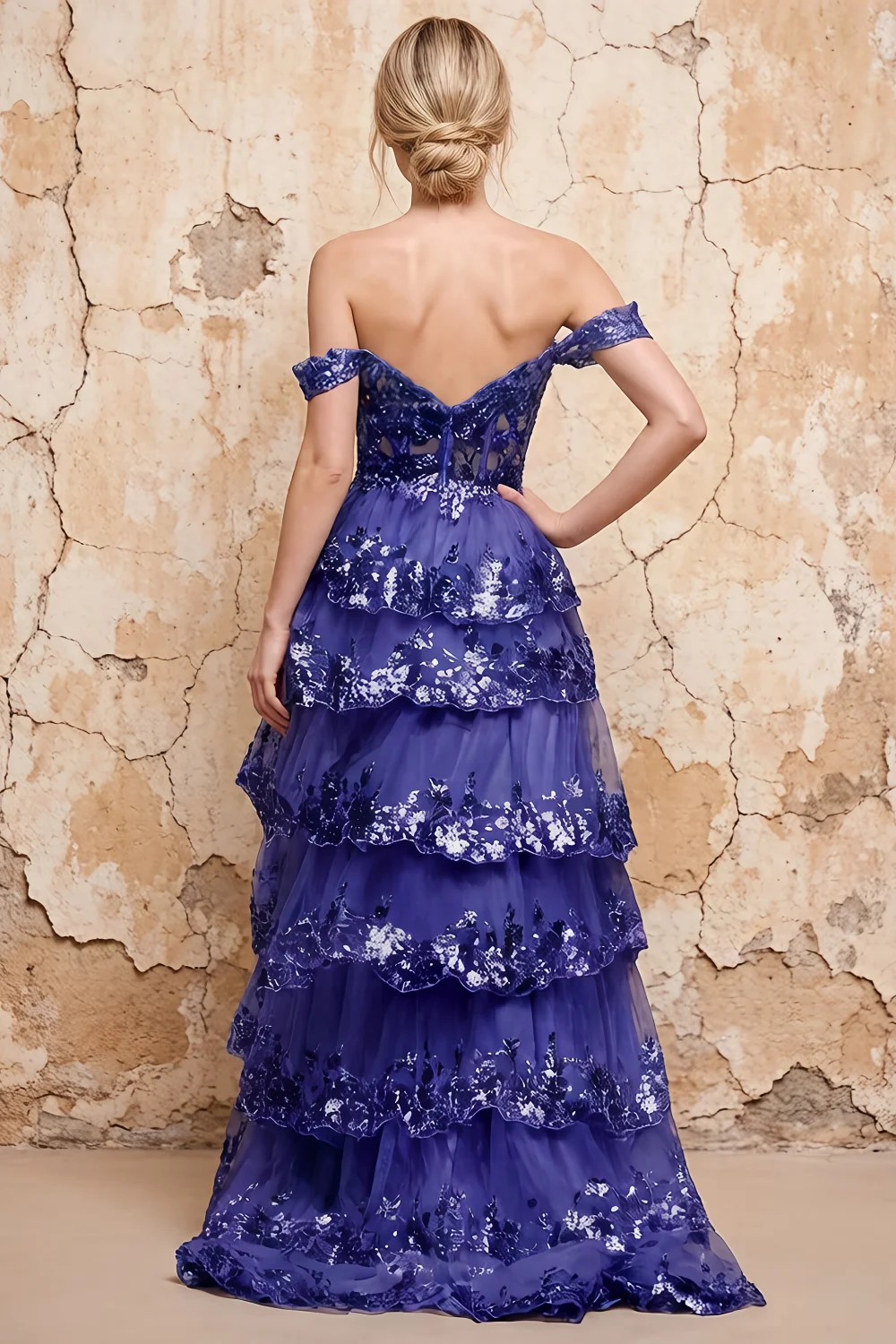 Vestido Maud azul rey con lentejuelas, silueta A, corsé y volantes